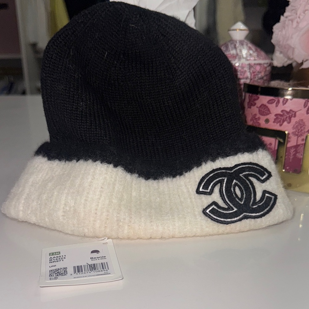 CHANEL Two-Tone Black and White Beanie